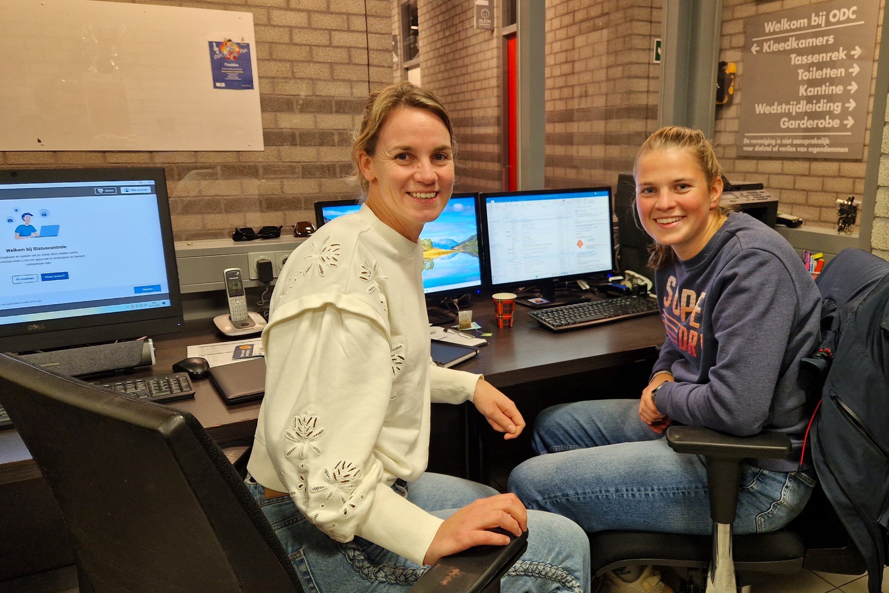 1 Kim Venrooy en Laura van Erp foto Marc Cleutjens 3