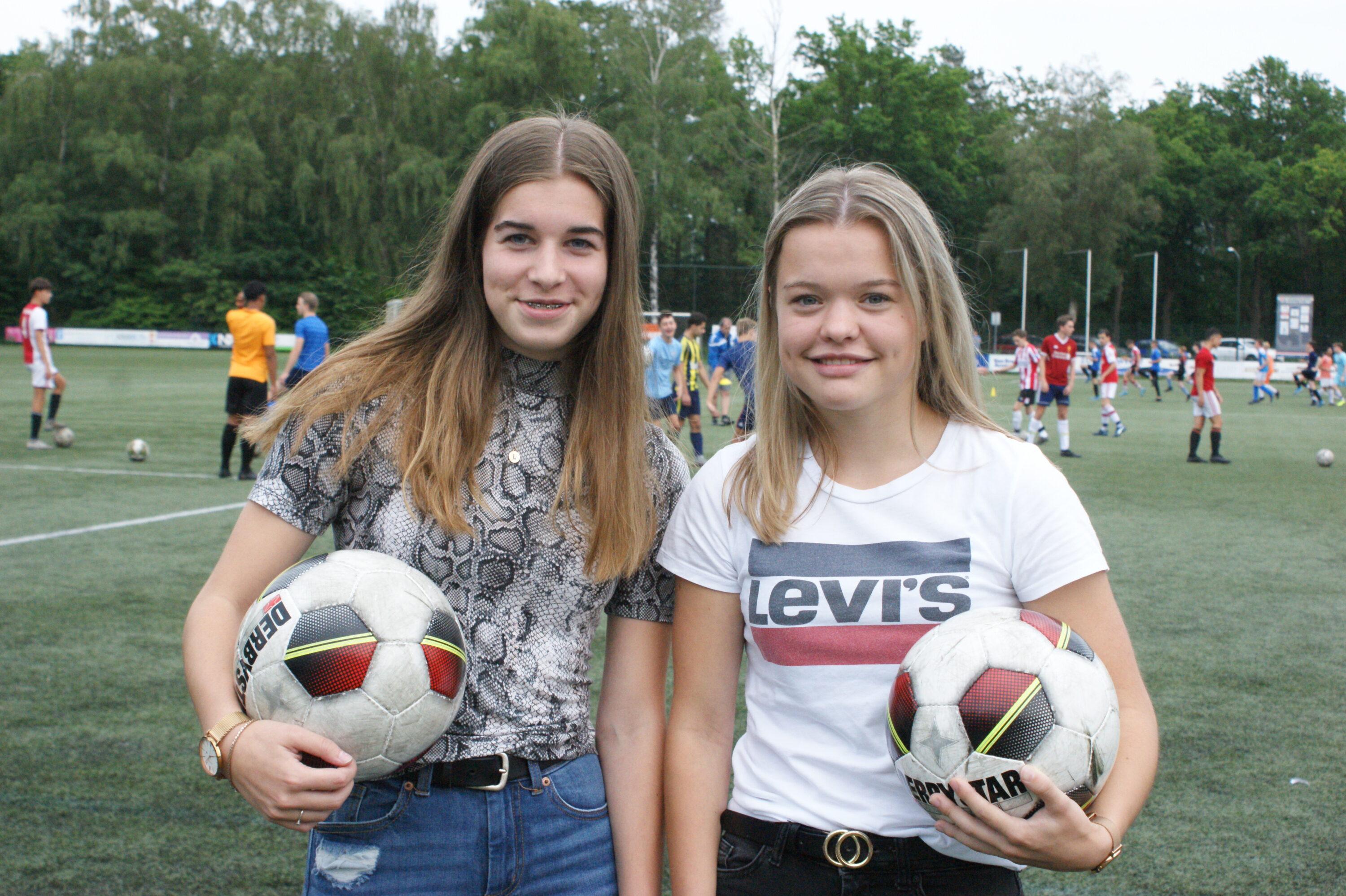 Romy van Kessel en Lana Kreijveld naar FC Eindhoven foto Marc Cleutjens 3