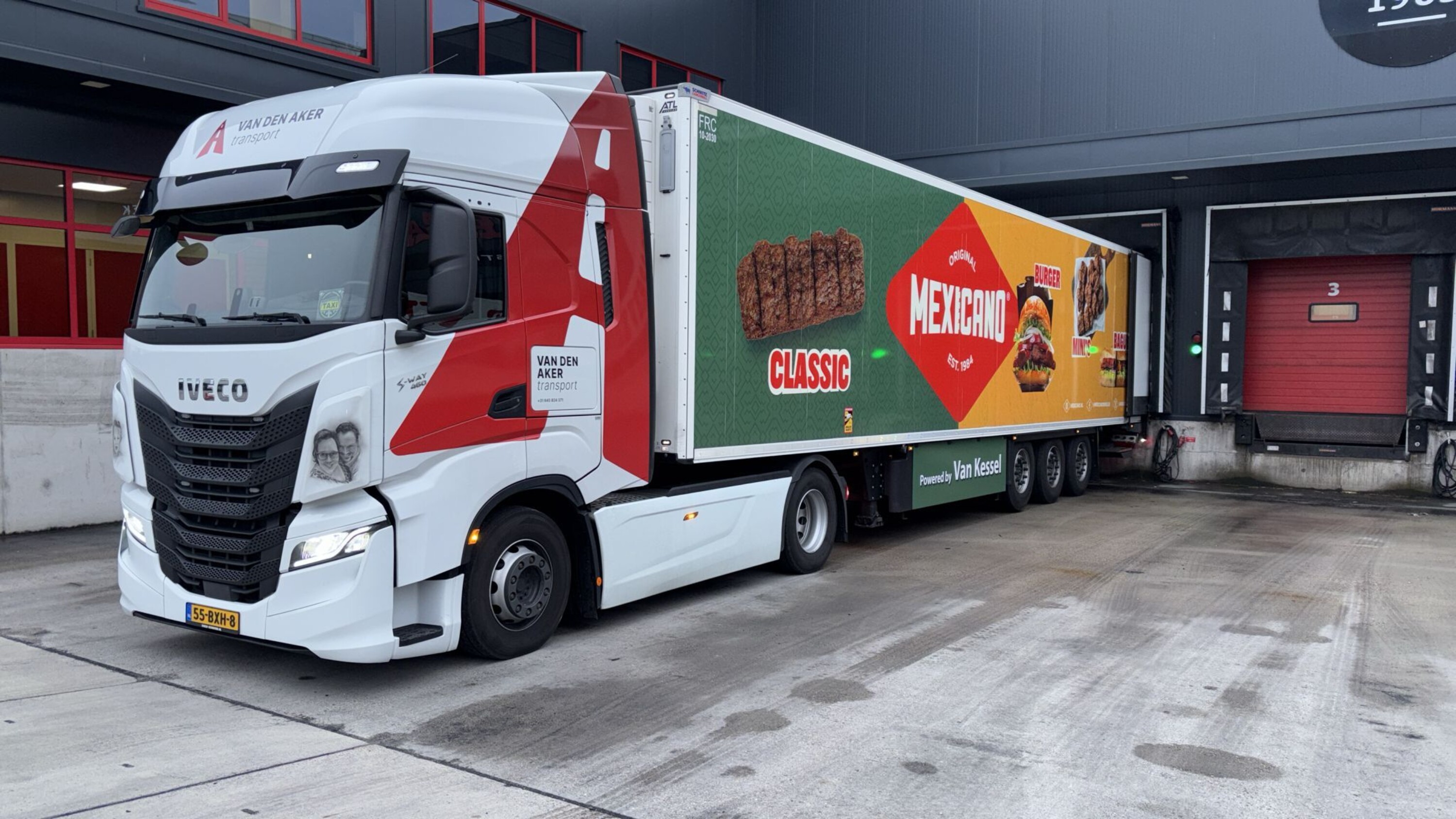 Van den Aker Transport laden Oss